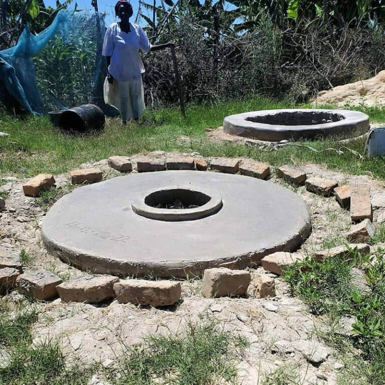 PICTURE OF WELL LID AND HOLE