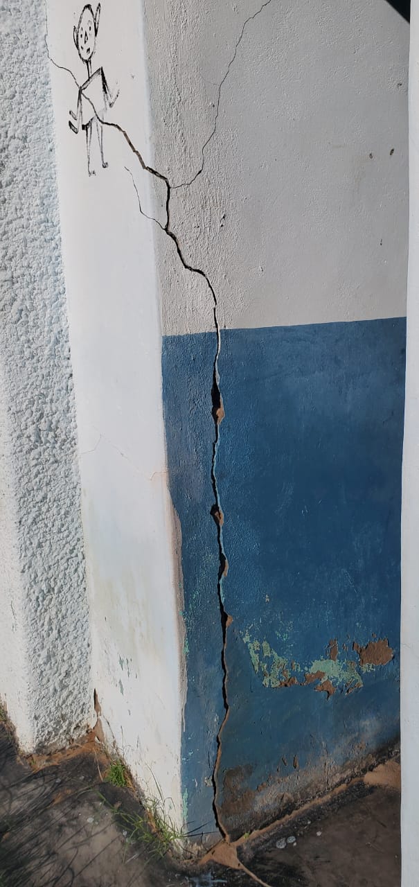 toilet wall crack